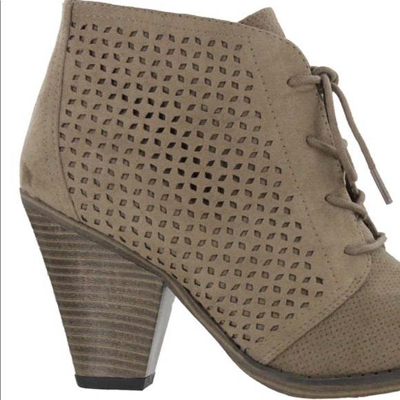 MIA taupe Lace Up Bootie NWT - Picture 5 of 8